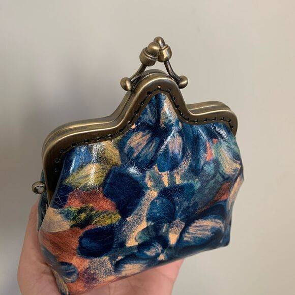 Chic Handsewn Genuine Leather Castle Shaped Kisslock Coin Purse & Chain - Picture 11 of 15